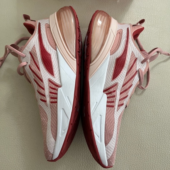 NWB - Puma X-Cell Action Women’s Lace Up Sneakers - Women US Size 10 - Picture 3 of 10